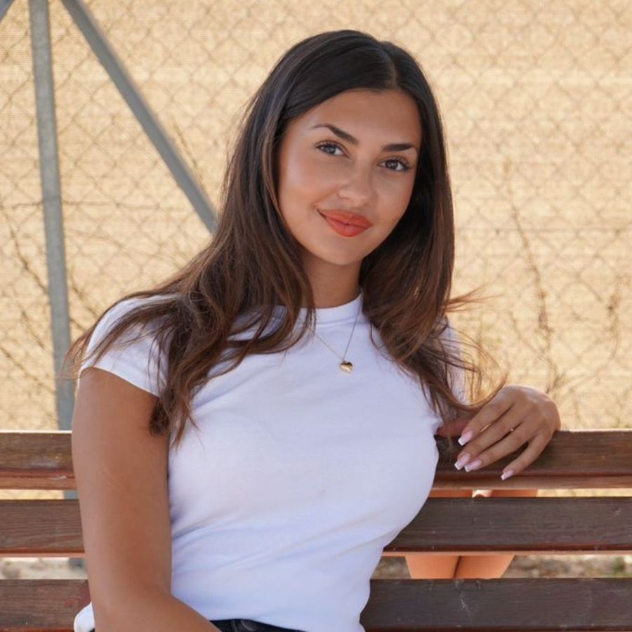 Photo of Angela Nazokkar